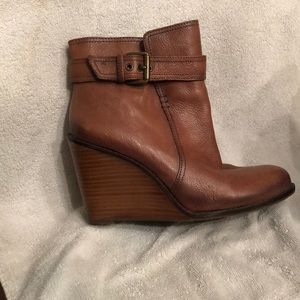 Arturo Chiang women’s brown leather ankle wedge boot size 8M